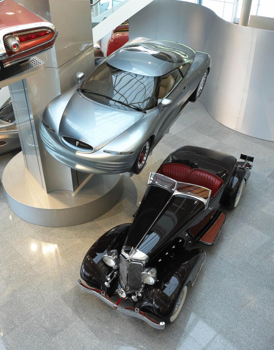  Chrysler Thunderbolt Concept 1993 года  (фото 2 из 8)